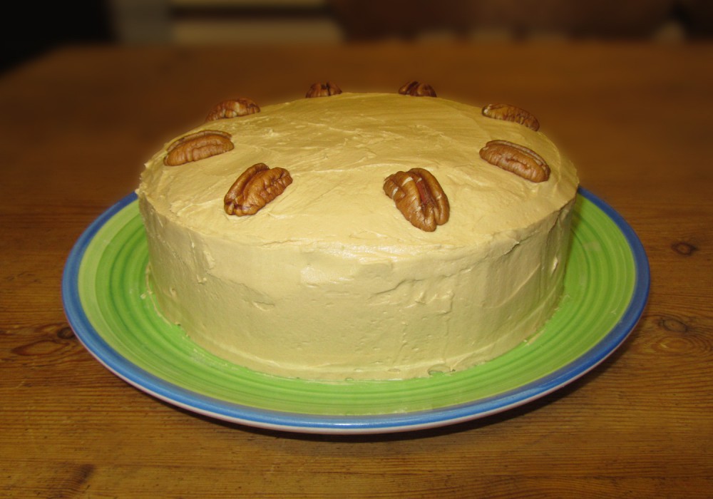 Coffee and walnut cake - whole