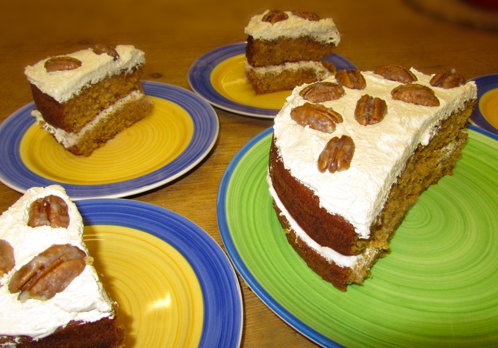 Pecan and ginger cake - cut