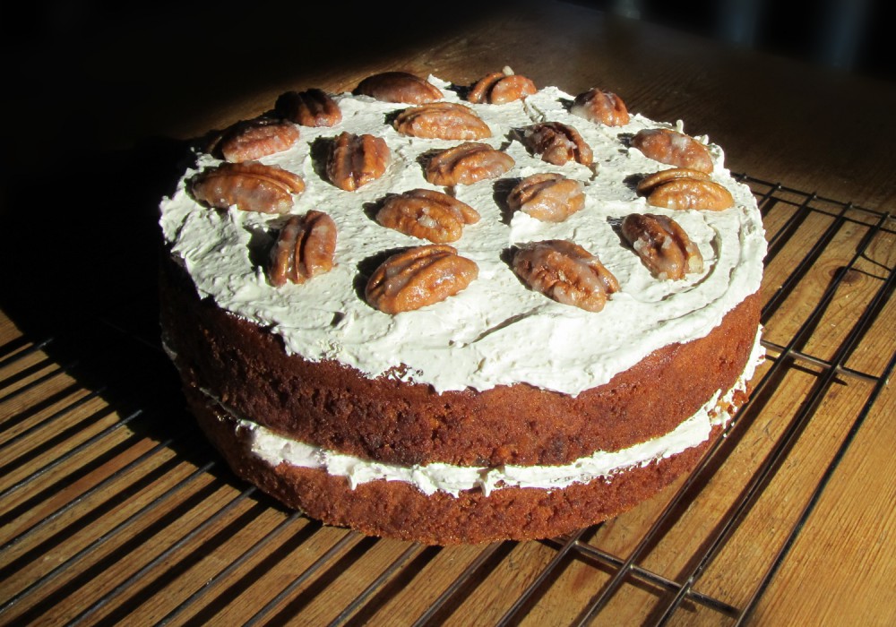 Pecan and ginger cake - whole